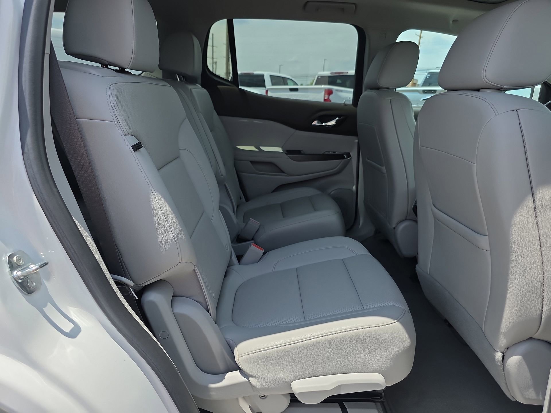 Used 2021 GMC Acadia SLT w/ Technology Package FWD image 16