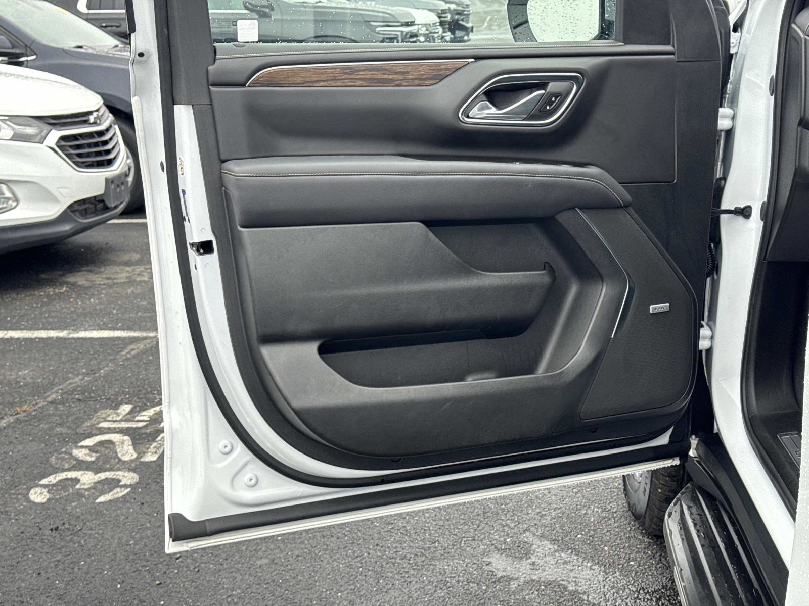 Used 2024 Chevrolet Suburban Premier image 18