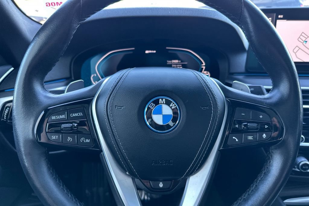 Used 2023 BMW 530e w/ Convenience Package image 25