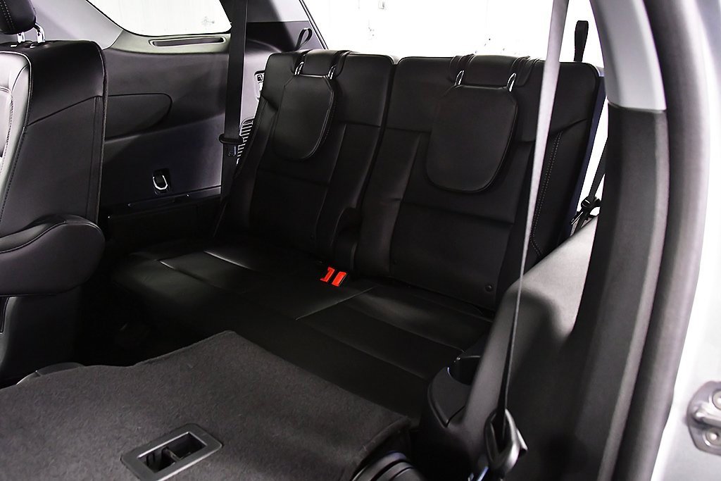 Used 2024 Ford Explorer XLT w/ Equipment Group 202A image 33