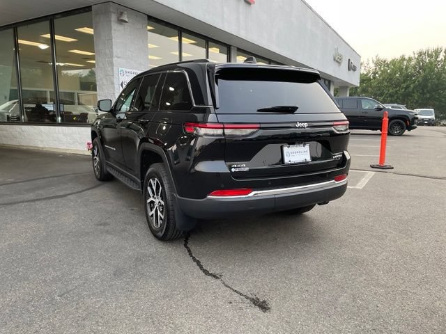 Used 2024 Jeep Grand Cherokee Limited AWD/4WD image 7