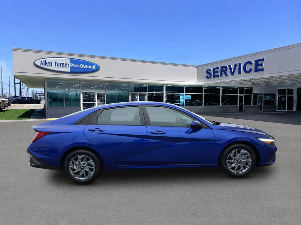 Certified 2024 Hyundai Elantra SEL FWD image 9