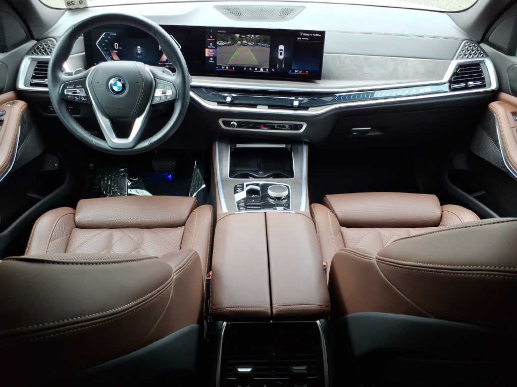 Used 2025 BMW X5 xDrive50e AWD/4WD image 11