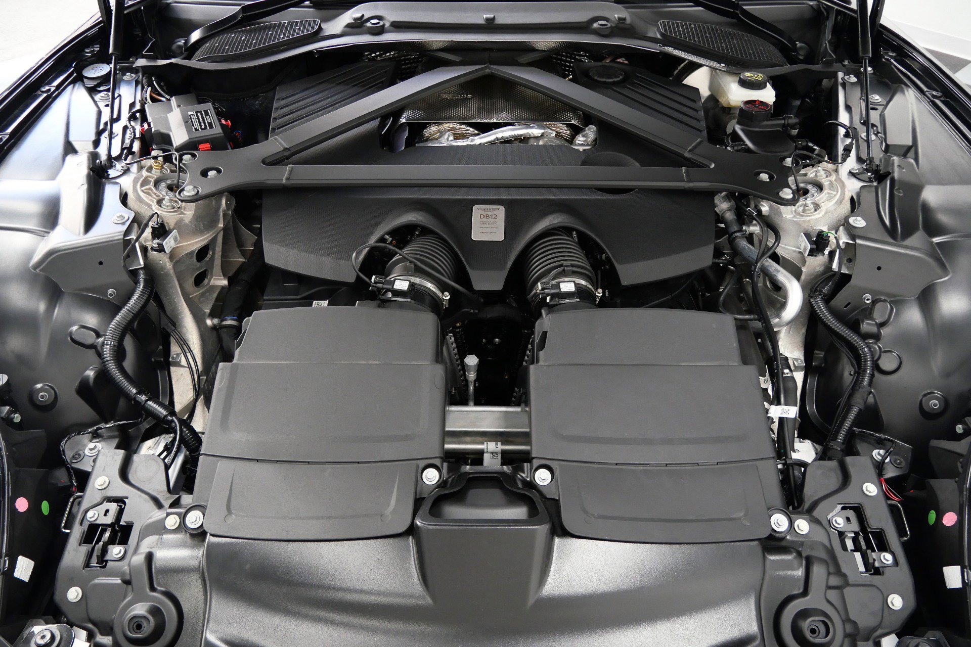 Used 2025 Aston Martin DB12 Convertible RWD image 12