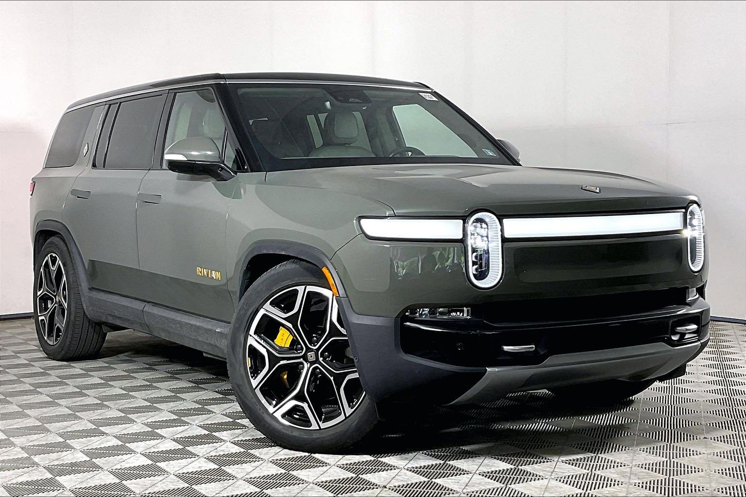 Used 2023 Rivian R1S Launch Edition