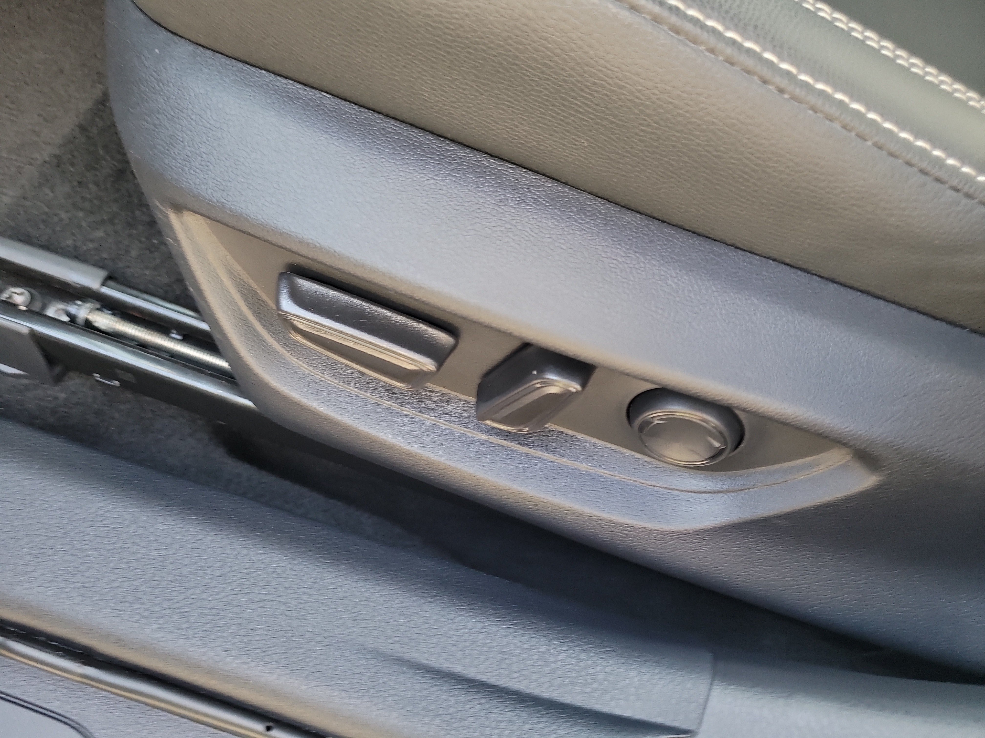 Certified 2025 Toyota Camry SE FWD image 19