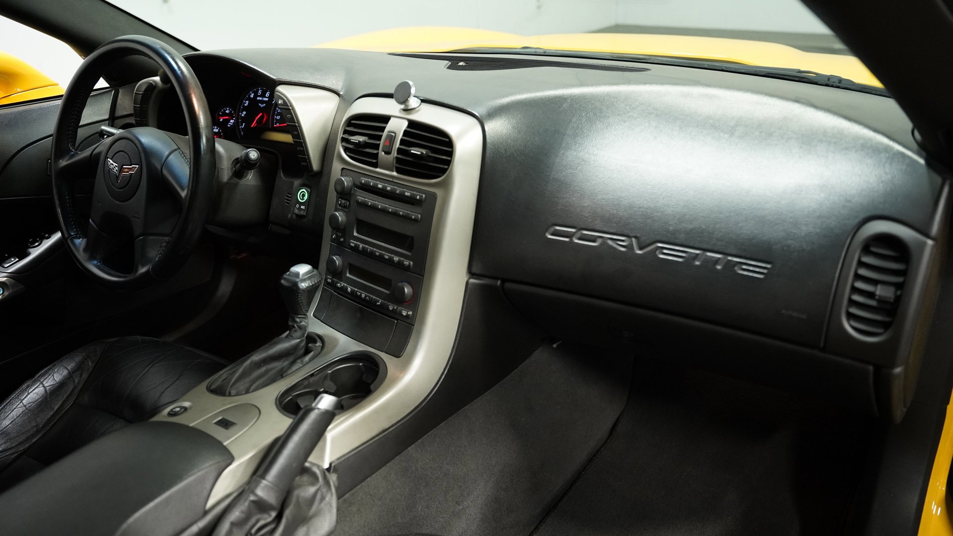 Used 2005 Chevrolet Corvette Convertible w/ Performance Handling Package image 36