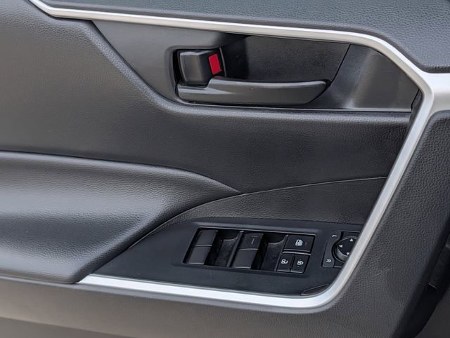 Used 2022 Toyota RAV4 LE image 23