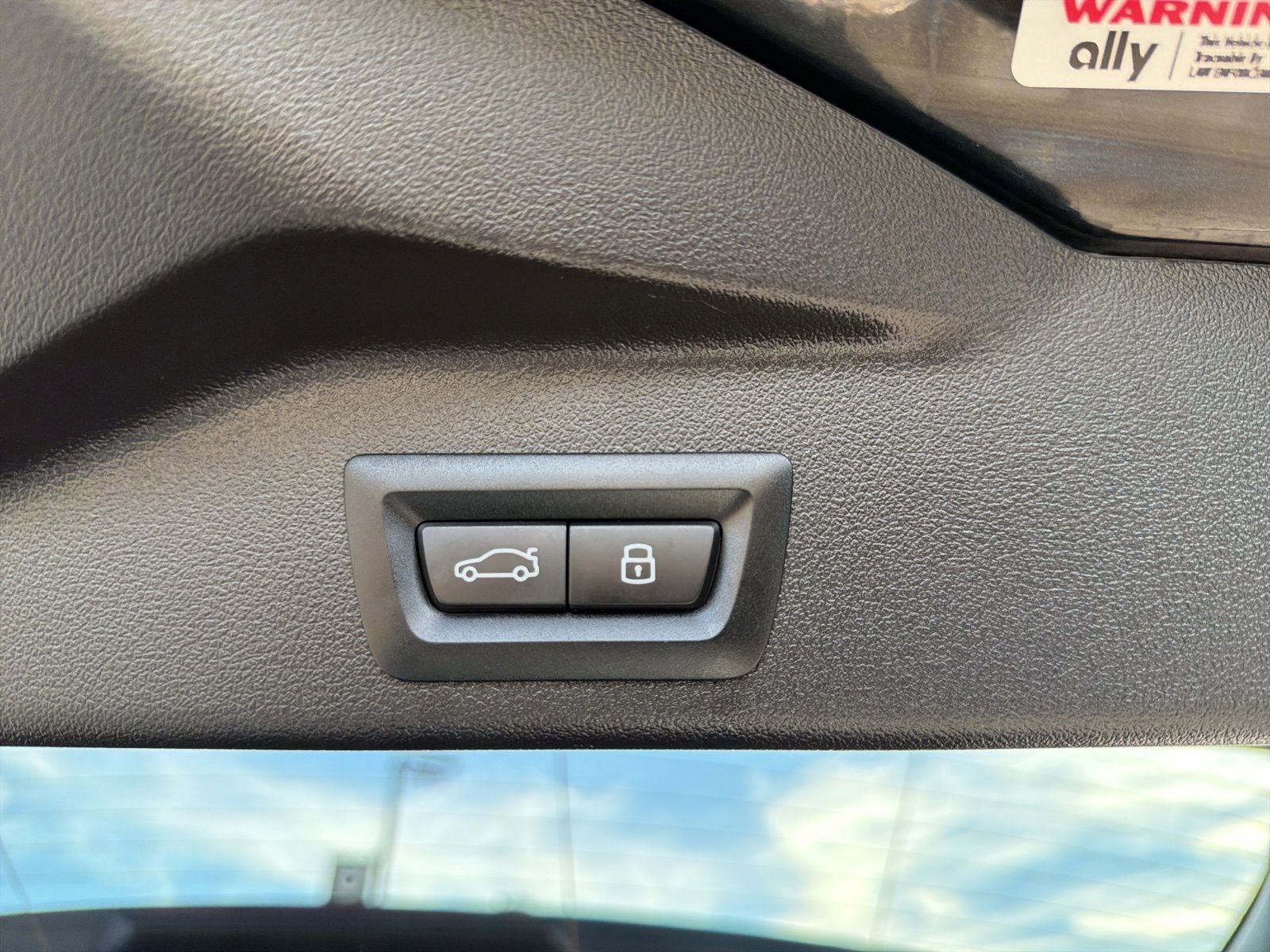 Used 2024 BMW X5 xDrive40i w/ Premium Package image 40