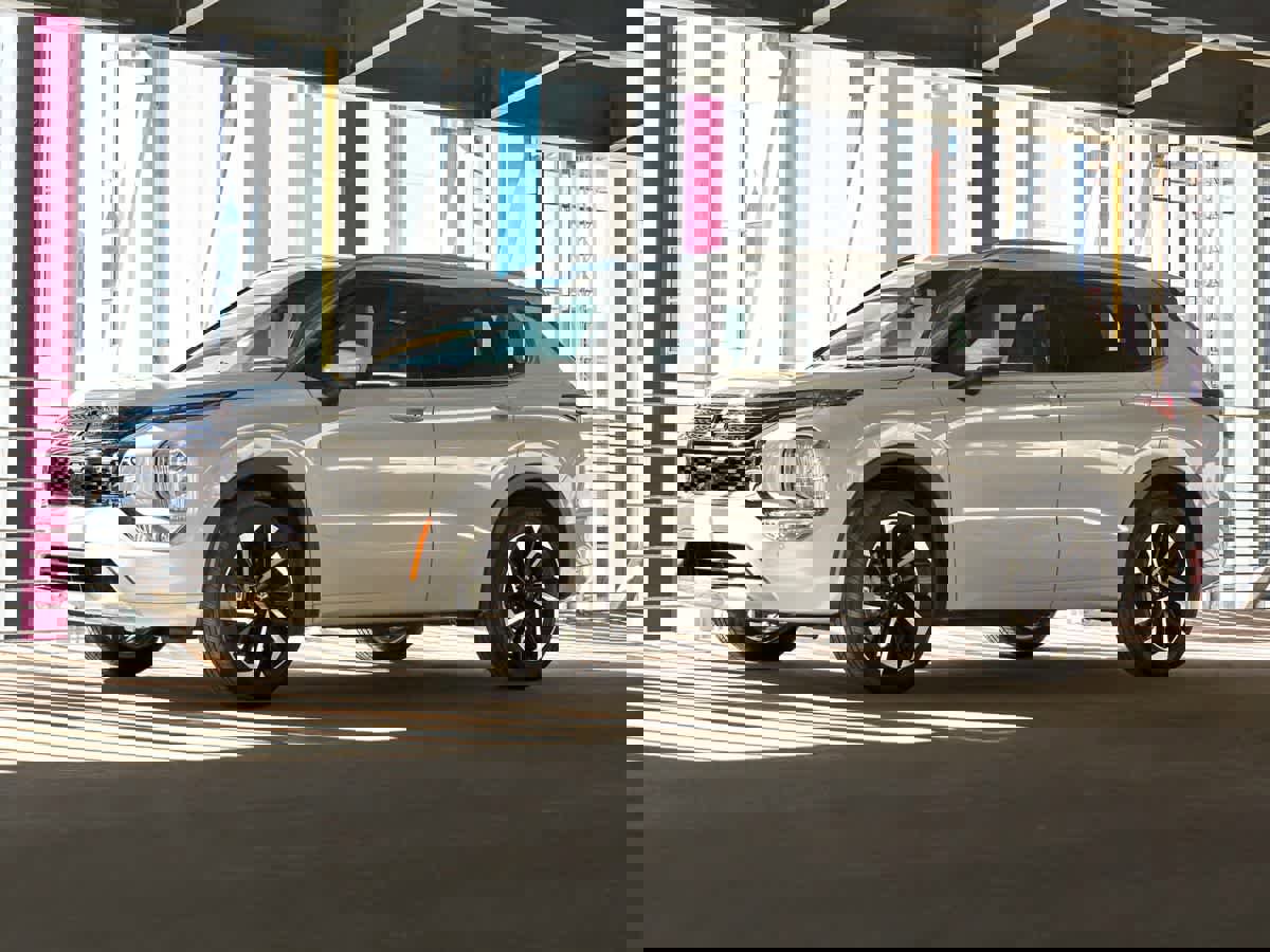 Used 2024 Mitsubishi Outlander SE