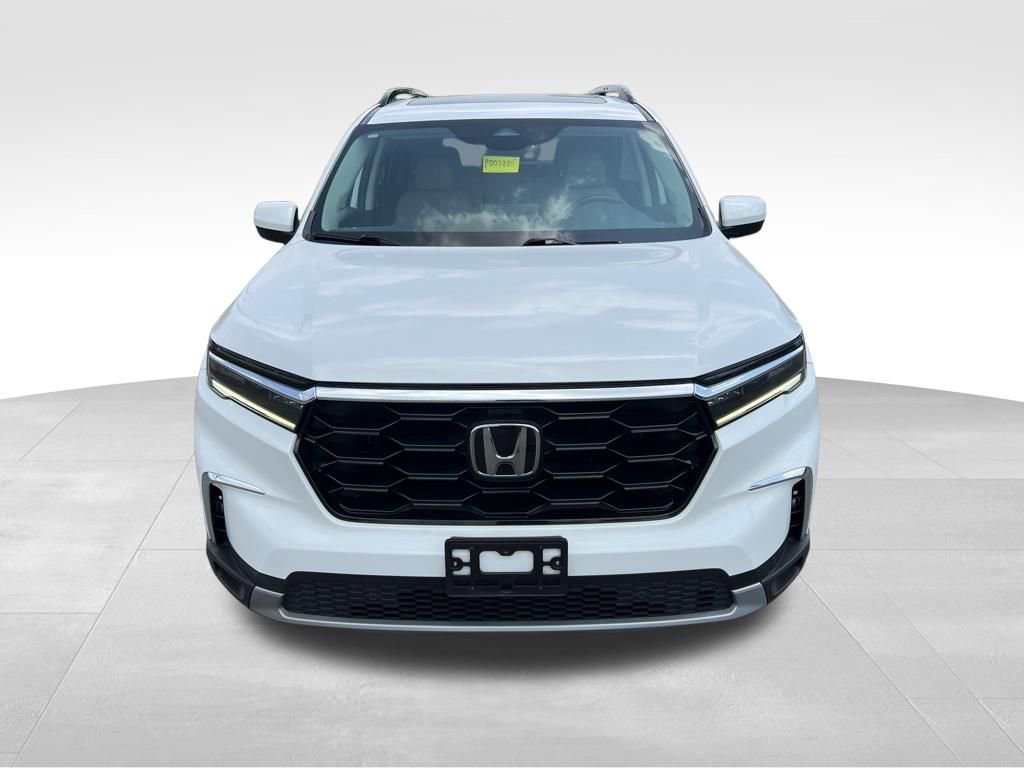 Used 2023 Honda Pilot Touring image 3
