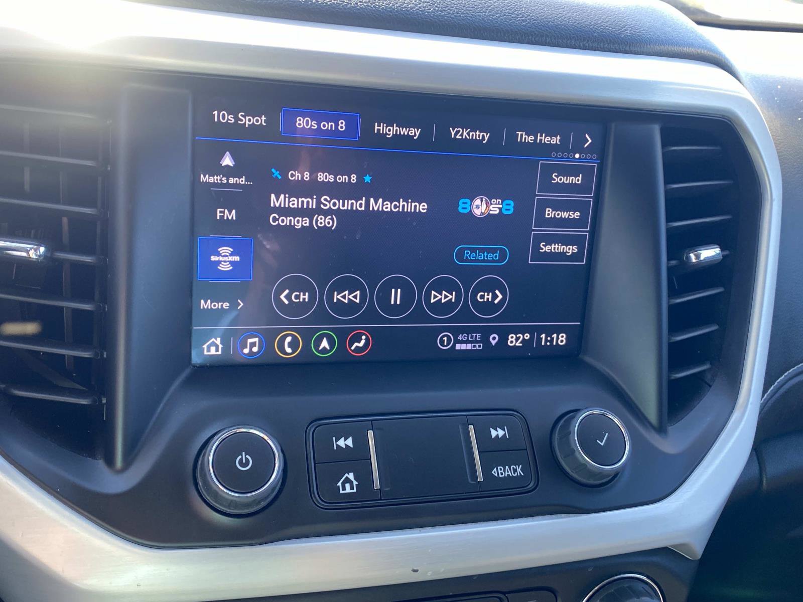 Used 2023 GMC Acadia SLT image 12