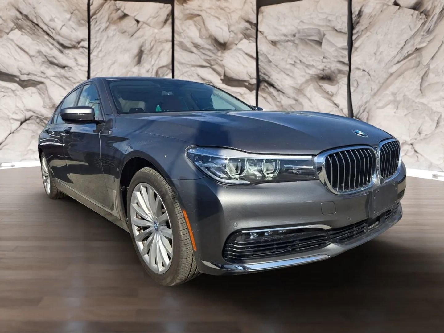 Used 2018 BMW 740e xDrive w/ Executive Package AWD/4WD image 3