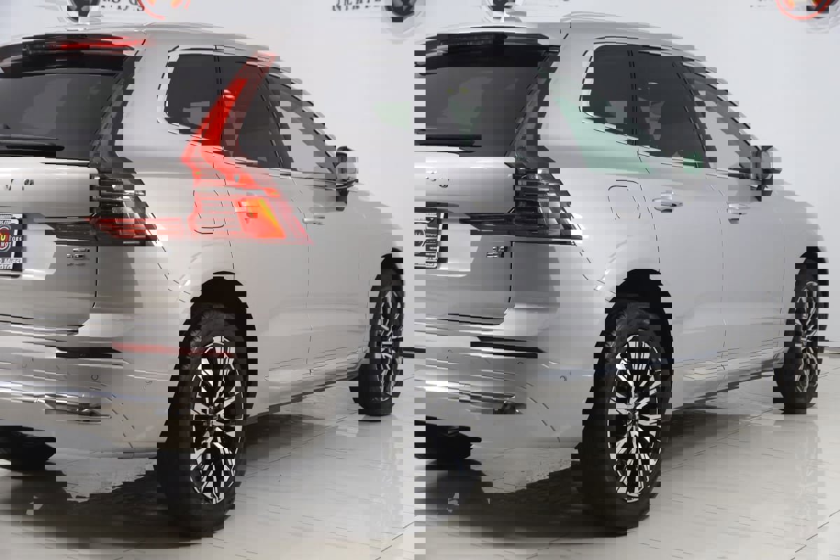 Used 2023 Volvo XC60 B5 Plus image 44