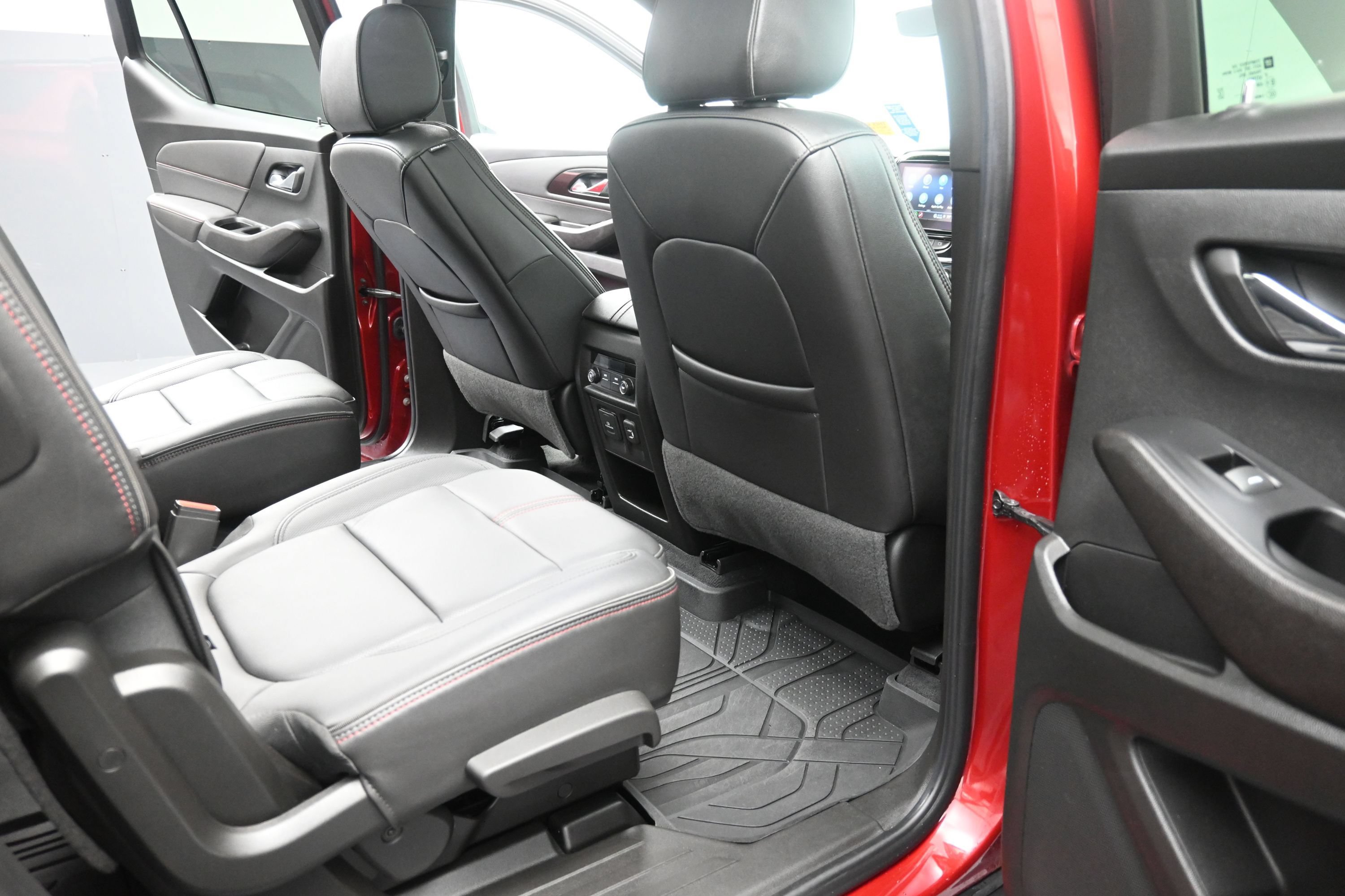 Used 2023 Chevrolet Traverse RS w/ LPO, Floor Liner Package AWD/4WD image 20