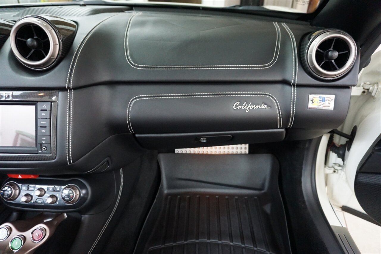 Used 2014 Ferrari California RWD image 18