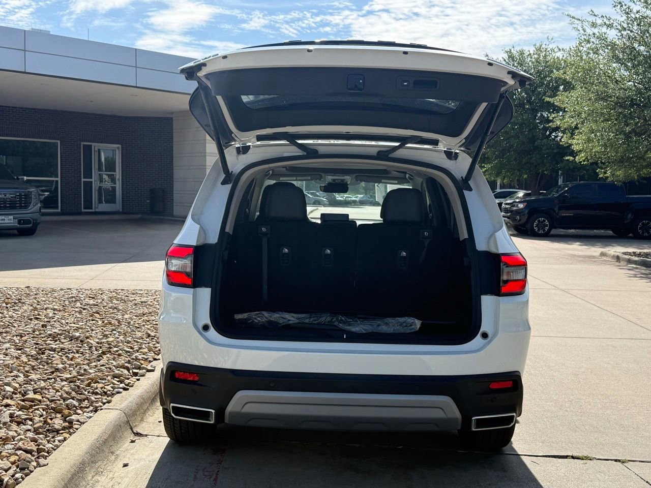 Used 2023 Honda Pilot Touring image 5