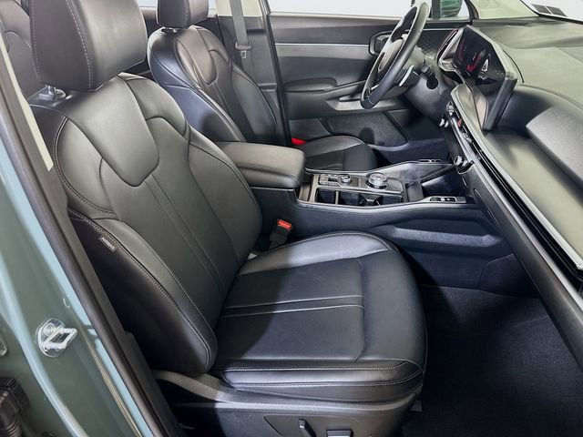 Used 2025 Kia Sorento EX image 13