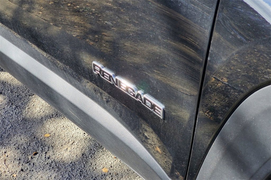 Used 2022 Jeep Renegade Latitude w/ Convenience Group image 5