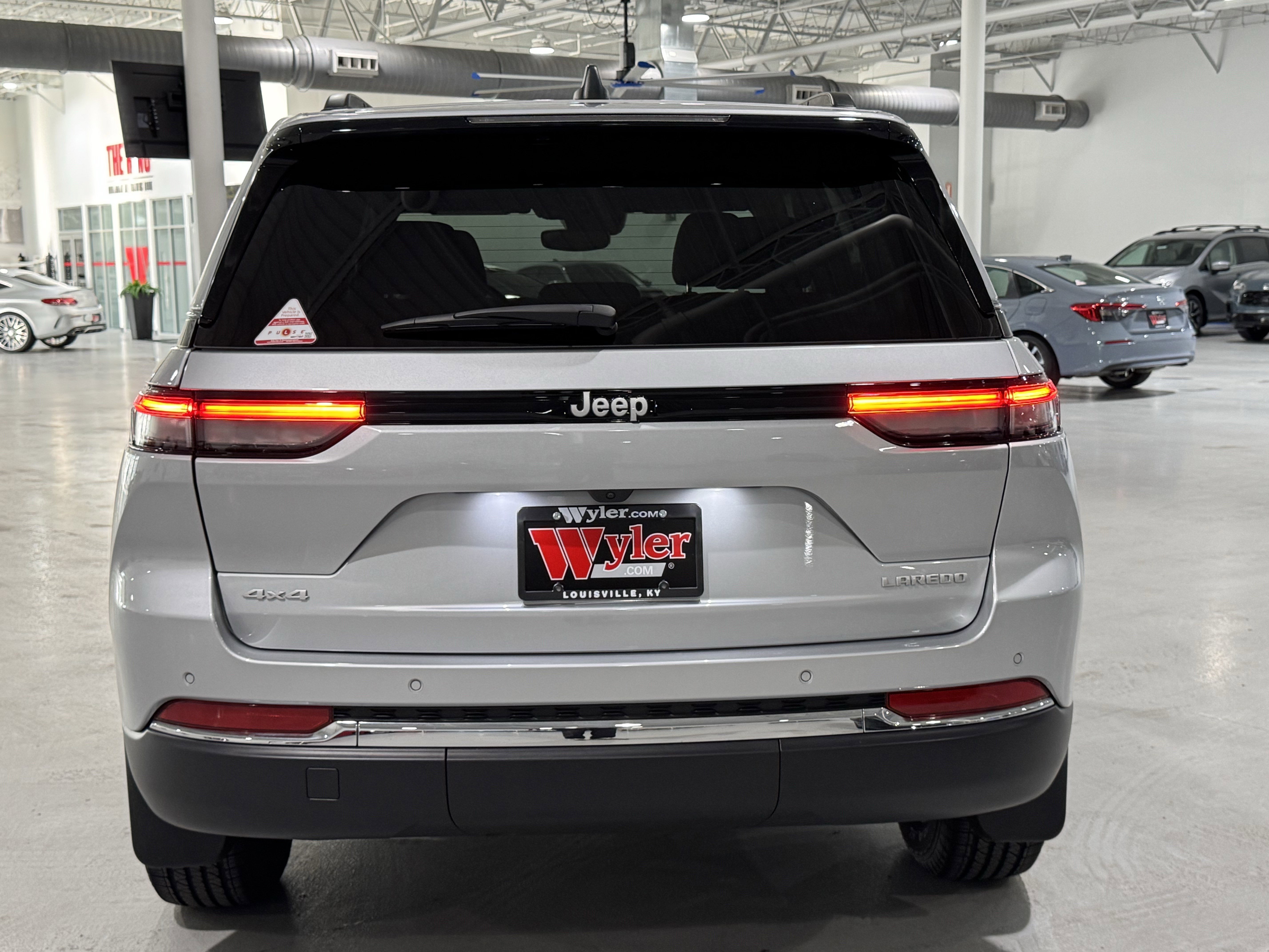 Used 2024 Jeep Grand Cherokee Laredo w/ MOPAR Finishing Package image 19