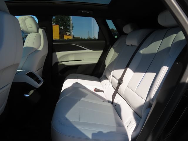 Used 2024 Cadillac Lyriq Luxury RWD image 39