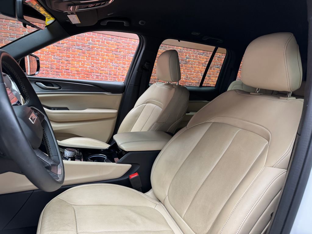 Used 2023 Jeep Grand Cherokee Limited w/ Luxury Tech Group II AWD/4WD image 22