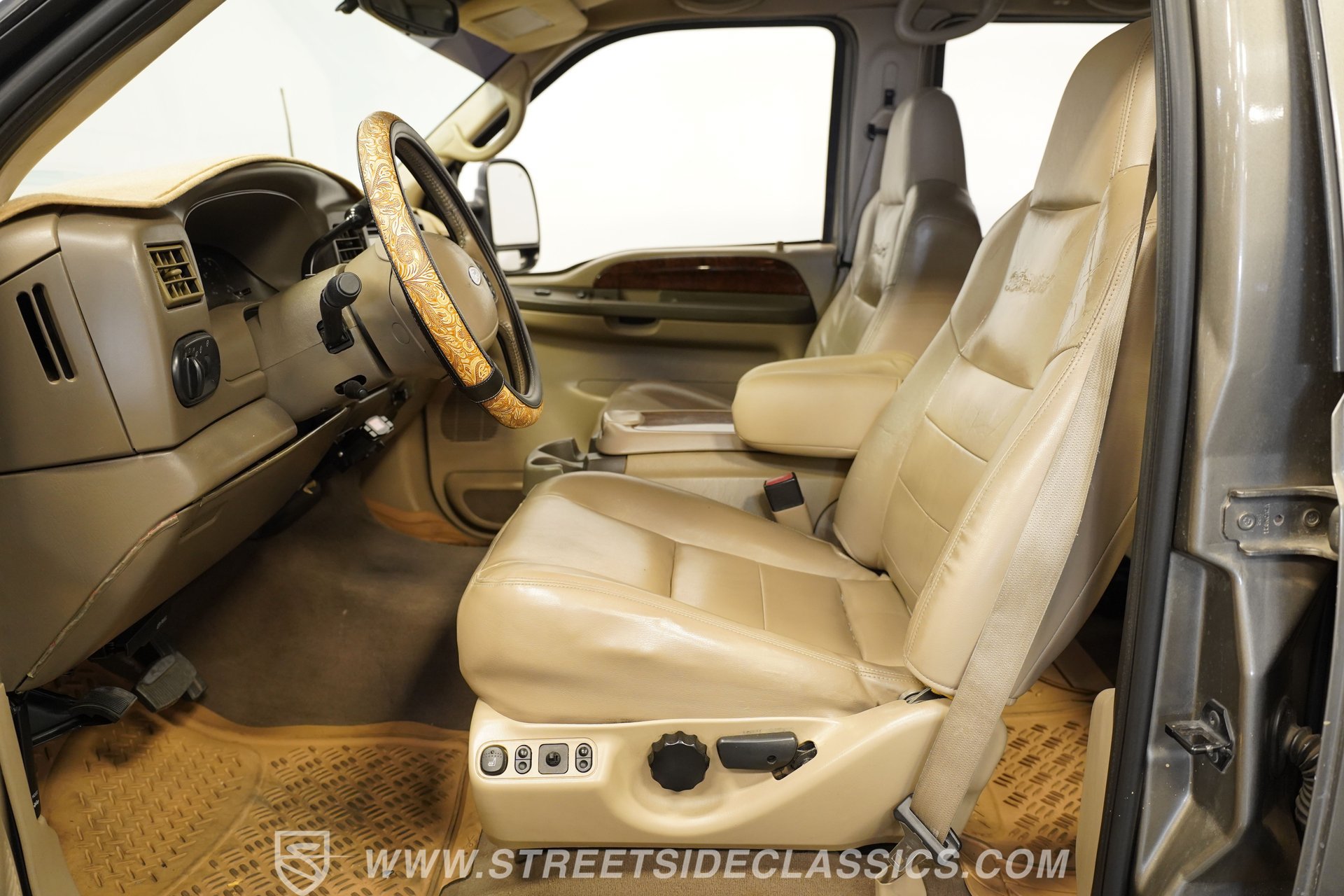 Used 2002 Ford Excursion Limited RWD image 3