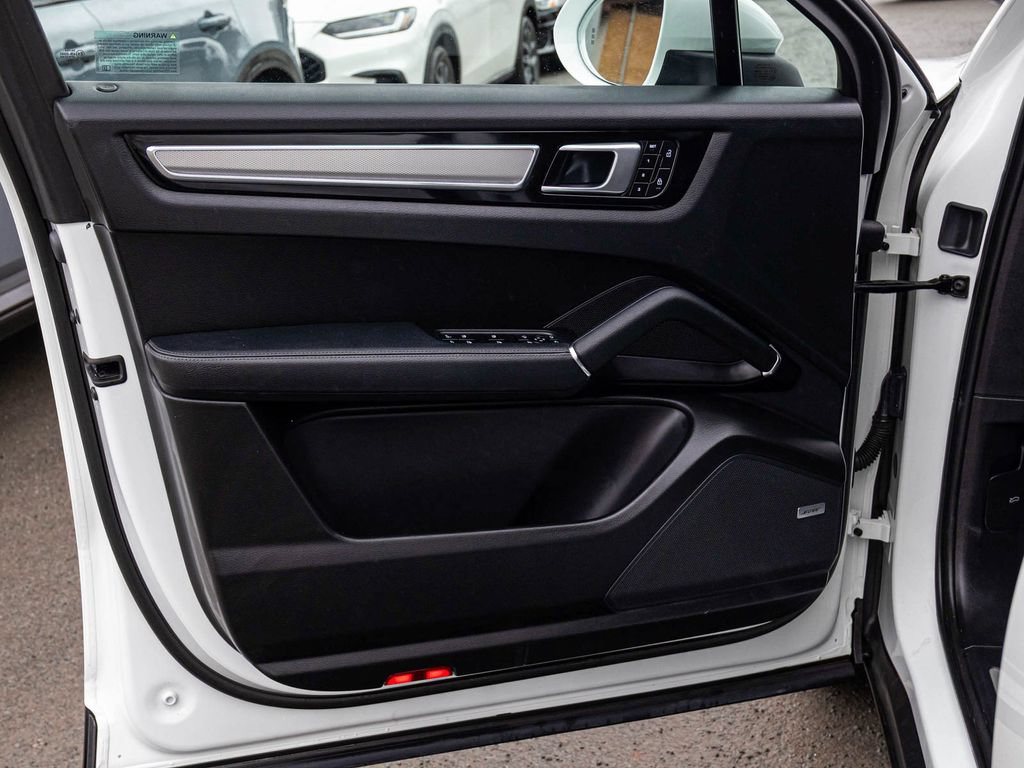 Used 2023 Porsche Cayenne Platinum Edition AWD/4WD image 11
