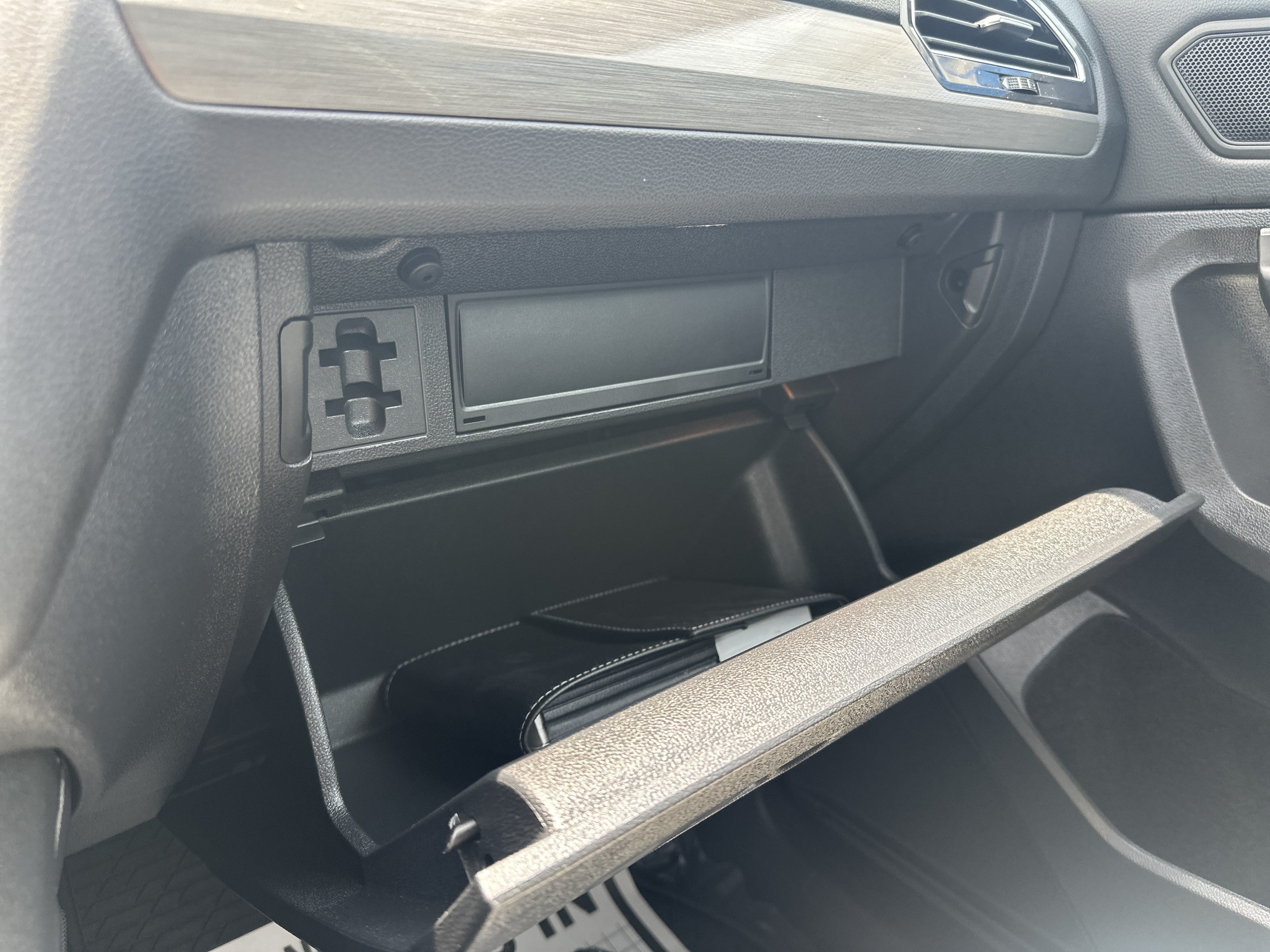 Used 2021 Volkswagen Tiguan SE AWD/4WD image 27
