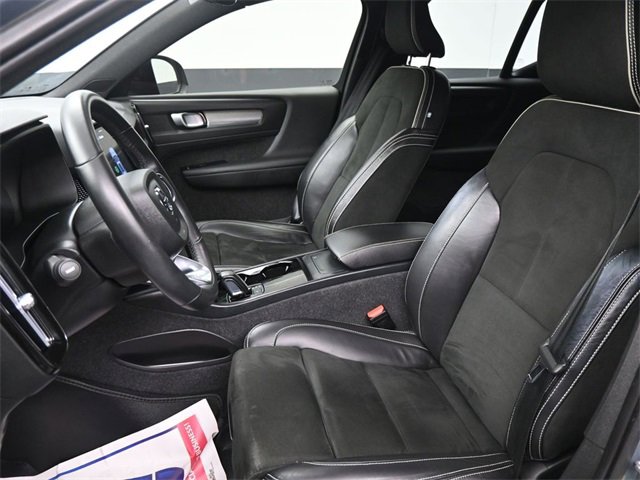 Used 2022 Volvo XC40 P8 Recharge Plus image 21