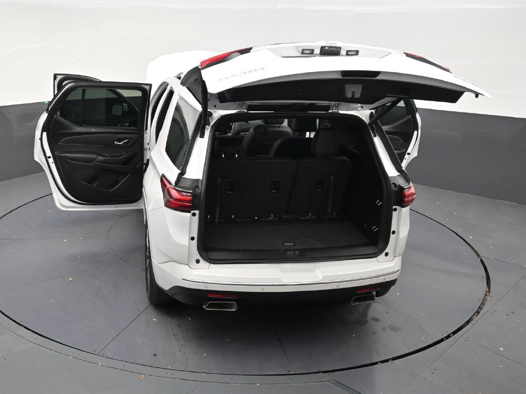 Used 2022 Chevrolet Traverse Premier FWD image 32
