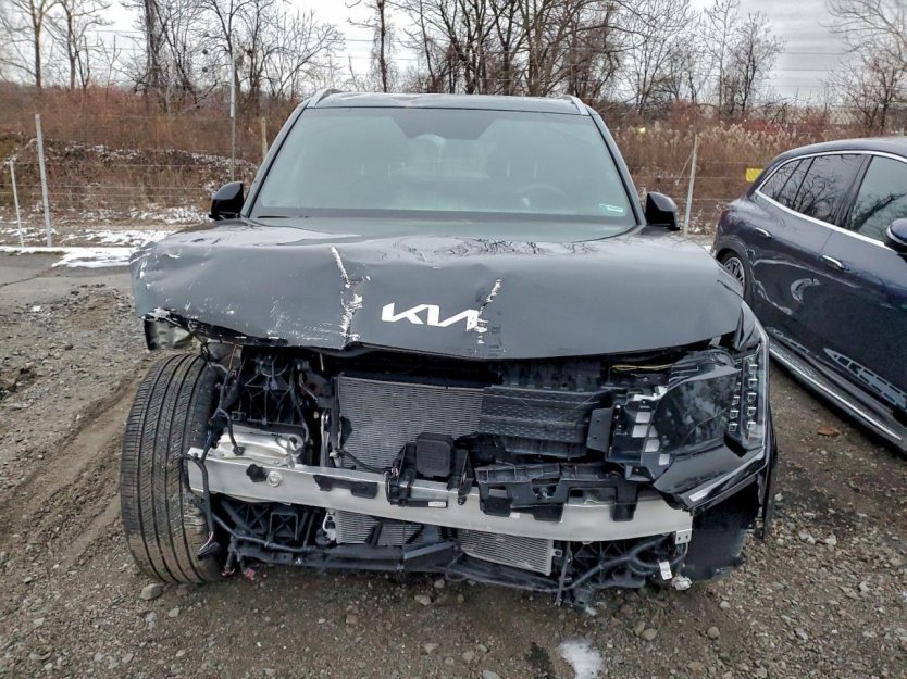 Used 2024 Kia EV9 Land image 2