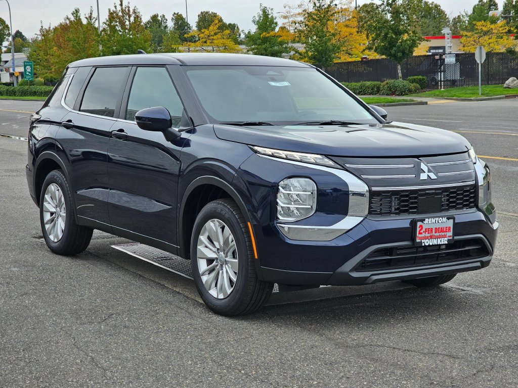 New 2026 Mitsubishi Outlander ES AWD/4WD image 3