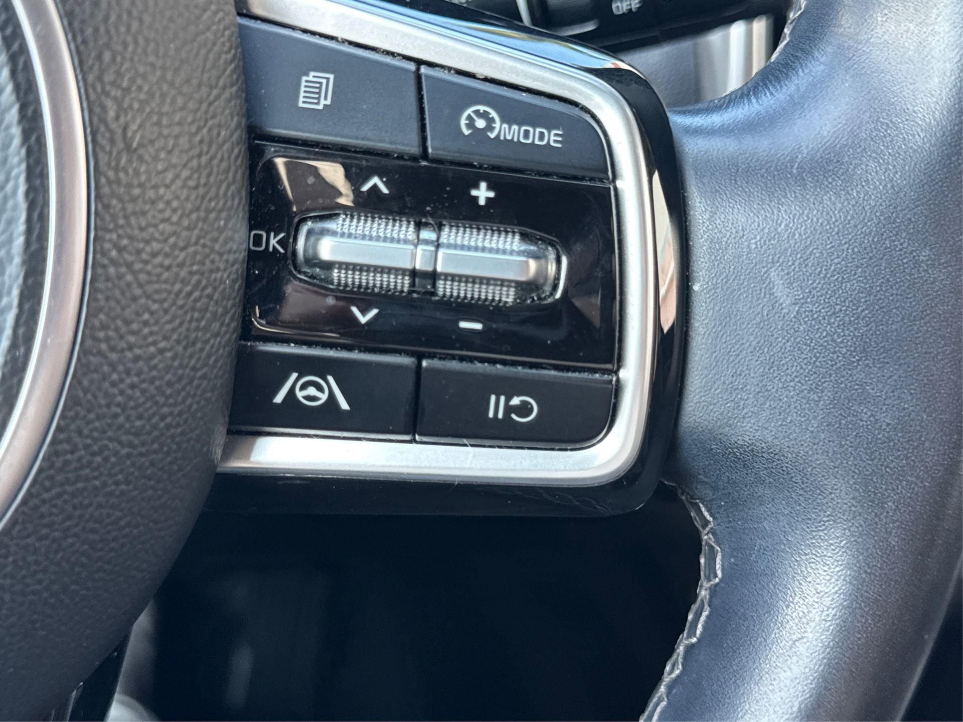 Used 2023 Kia Sorento S image 34