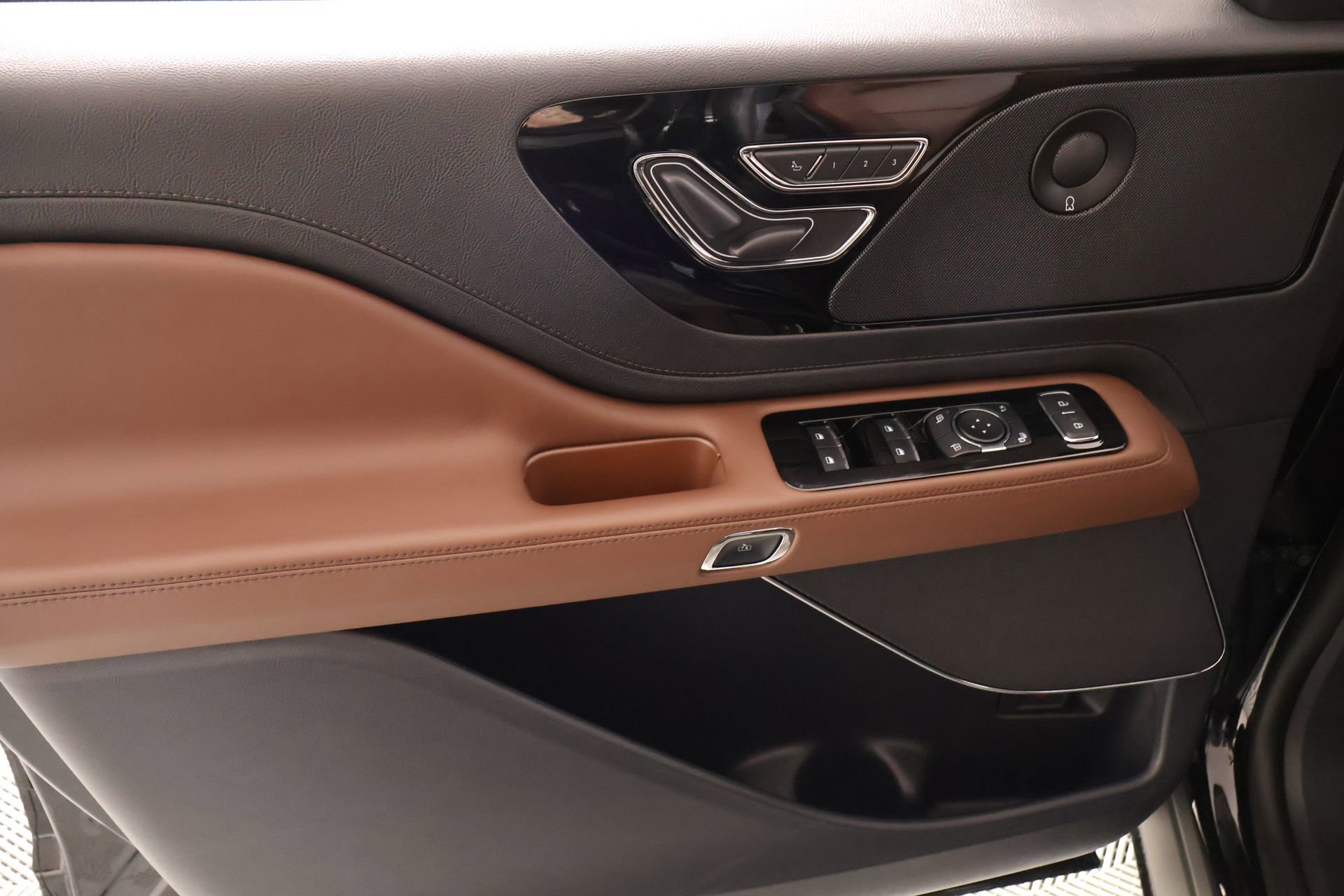 New 2026 Lincoln Aviator Reserve AWD/4WD image 17