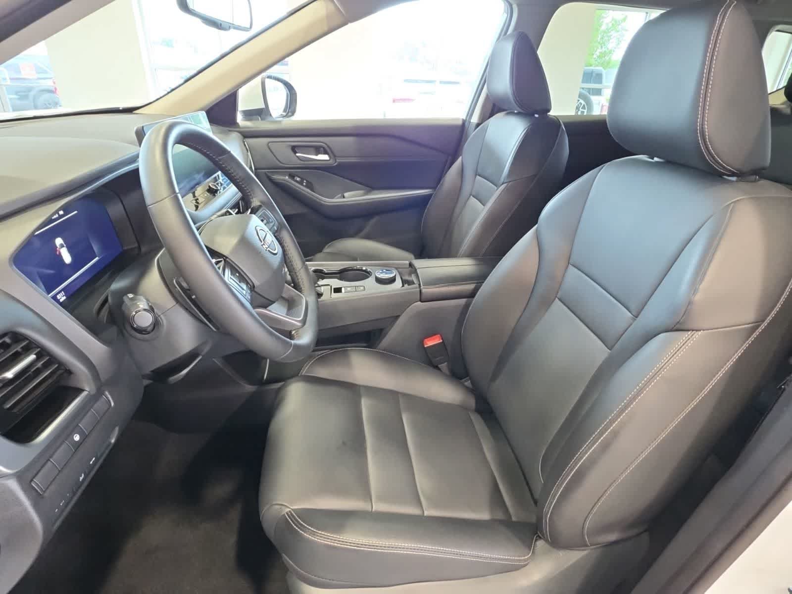 Used 2026 Nissan Rogue SL AWD/4WD image 14