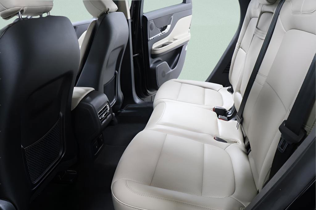 Used 2025 Lincoln Corsair AWD w/ Equipment Group 101A image 25