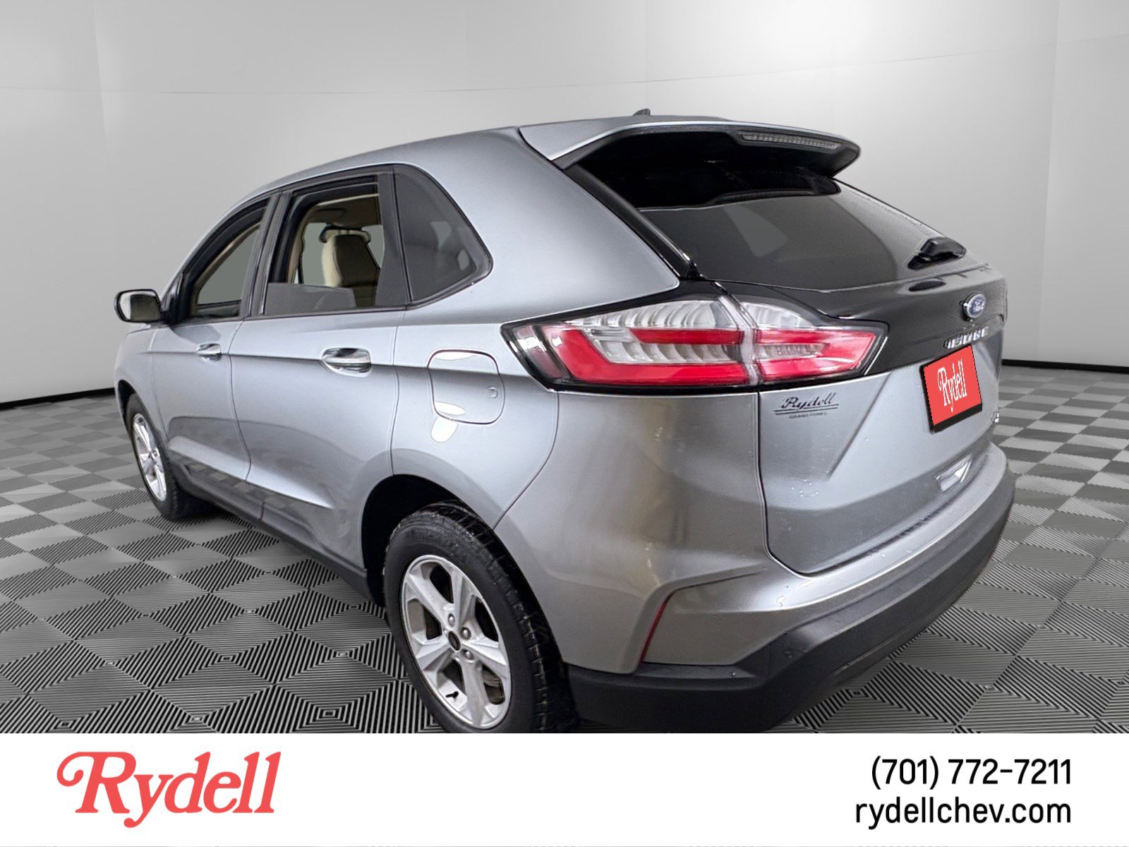 Used 2024 Ford Edge SE image 3