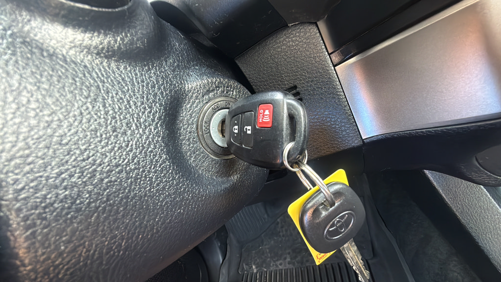 Used 2021 Toyota Tacoma SR5 AWD/4WD image 18