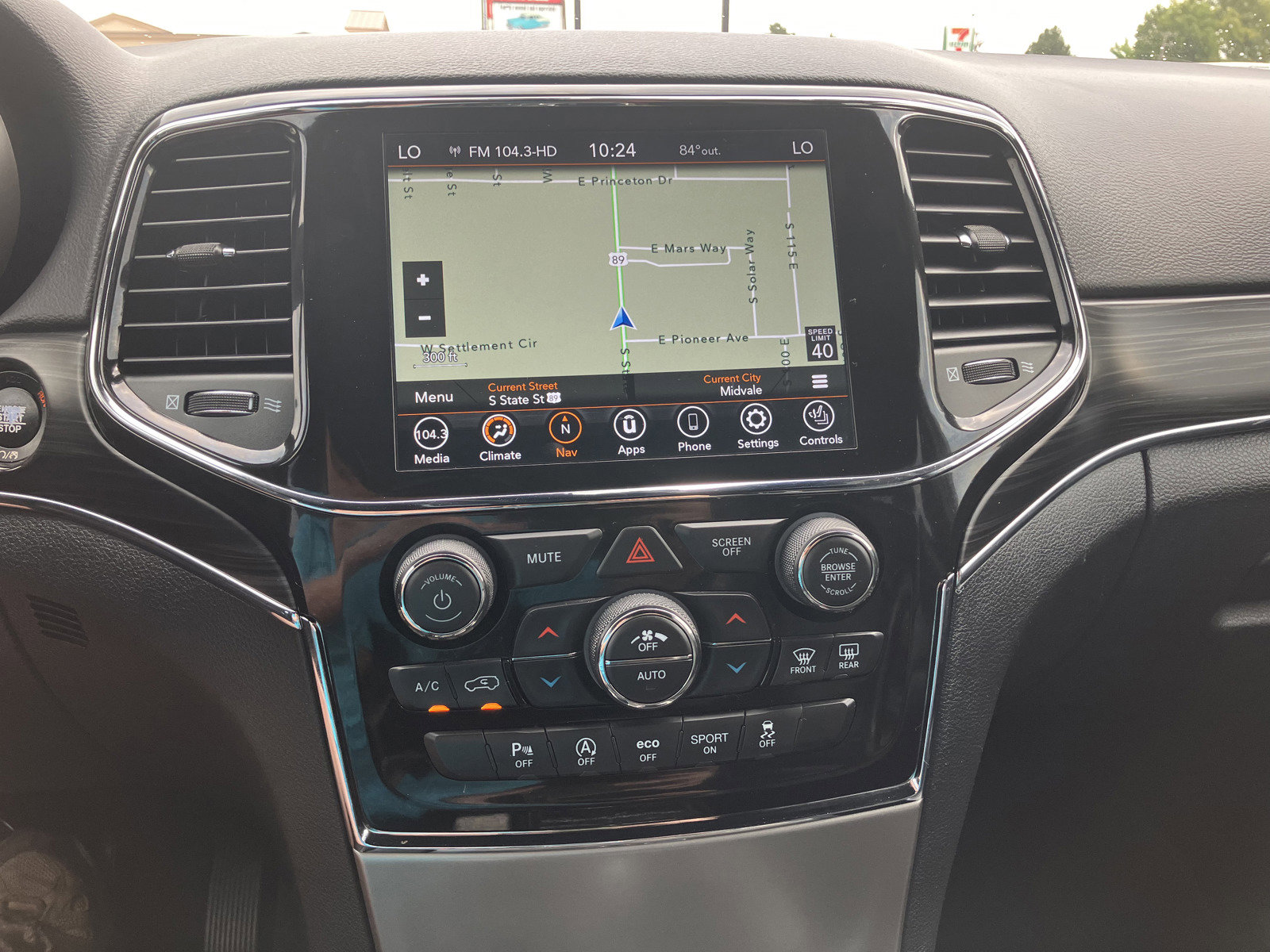 Used 2021 Jeep Grand Cherokee Limited image 10