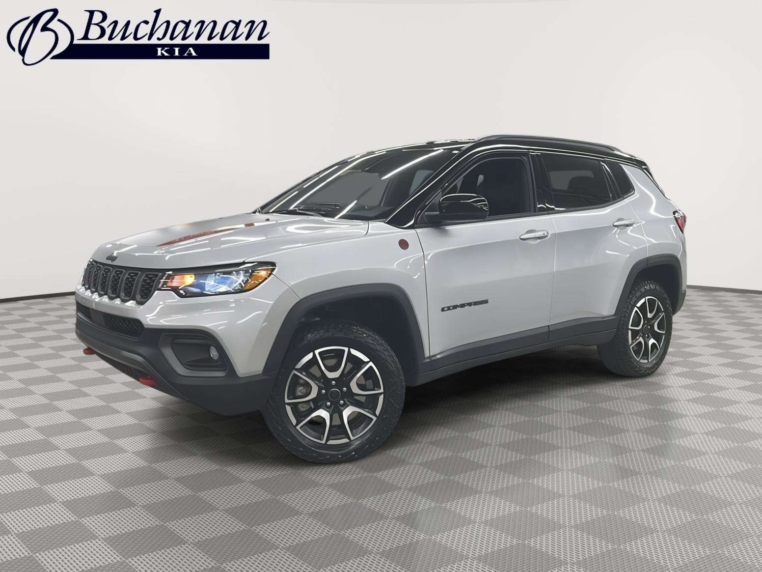 Used 2025 Jeep Compass Trailhawk image 1