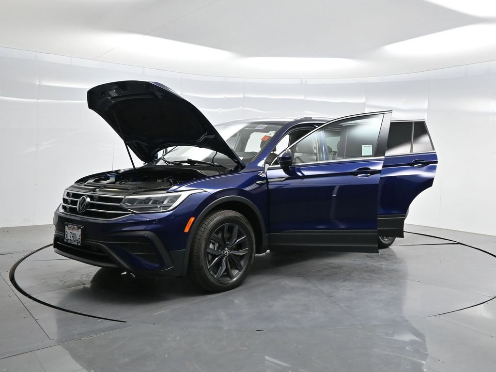 Used 2024 Volkswagen Tiguan SE image 37