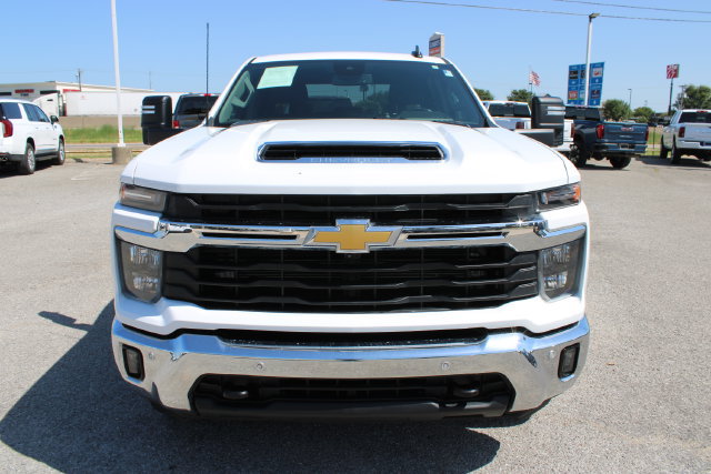 Used 2025 Chevrolet Silverado 2500 LT w/ Safety Package AWD/4WD image 2