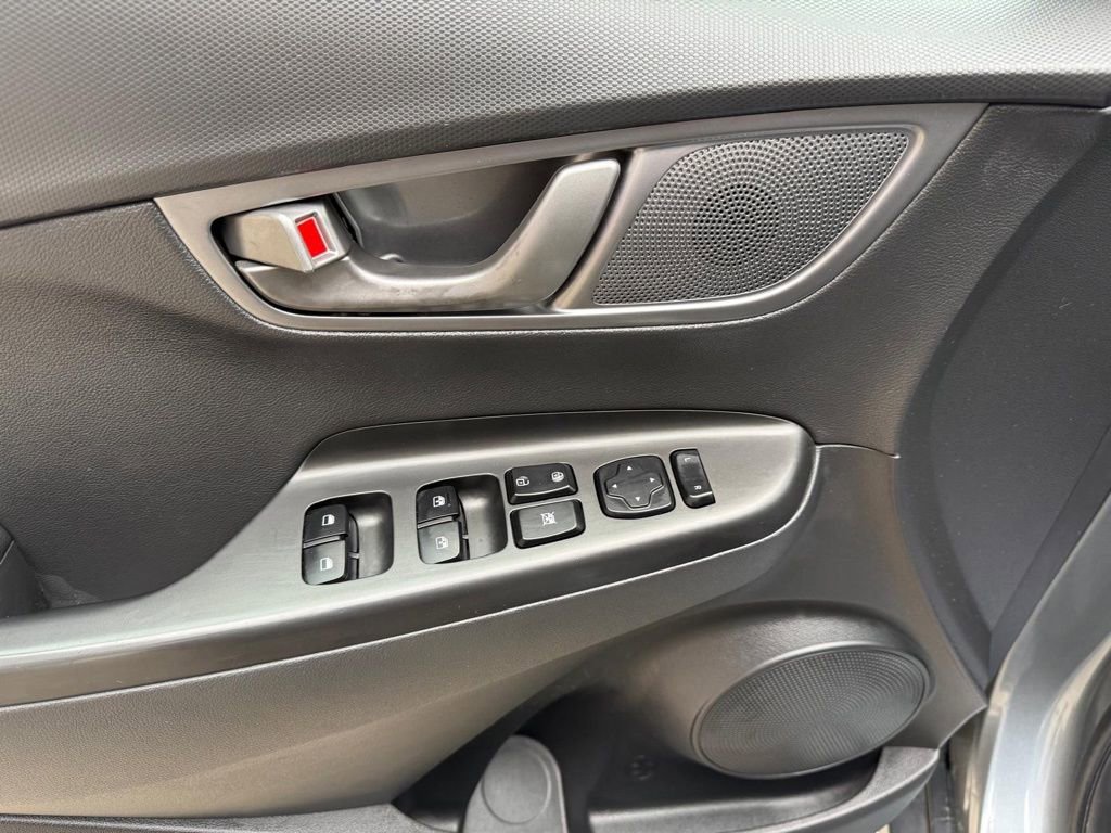 Used 2020 Hyundai Kona Limited w/ Cargo Package image 12