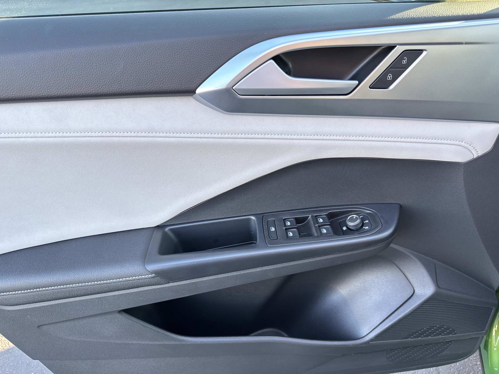 Certified 2025 Volkswagen Taos SE w/ Panoramic Sunroof Package image 16