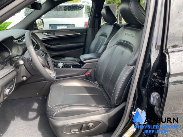 Used 2023 Jeep Grand Cherokee Overland AWD/4WD image 31