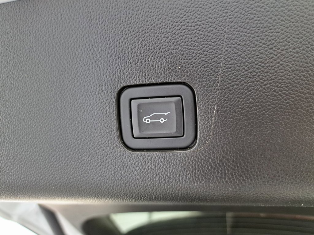 Used 2023 Chevrolet Traverse LT image 34