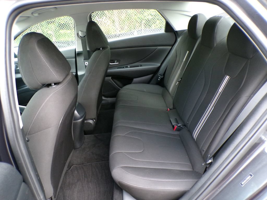 Used 2022 Hyundai Elantra SEL w/ Cargo Package FWD image 17