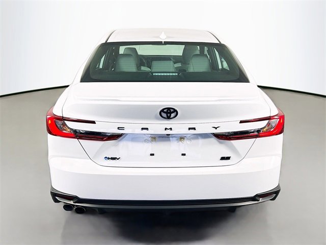 Used 2025 Toyota Camry SE image 6