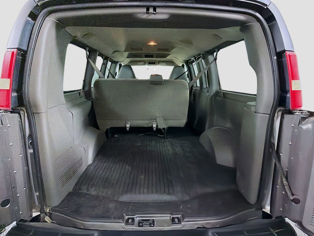 Used 2011 Chevrolet Express 1500 LT w/ LT Preferred Equipment Group AWD/4WD image 23